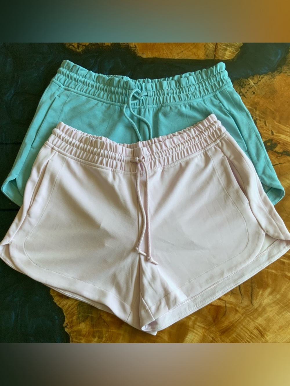 NEW ATHLETA Seasoft Midrise 4” Pink & Blue Elastic-Waist Athletic Shorts - M